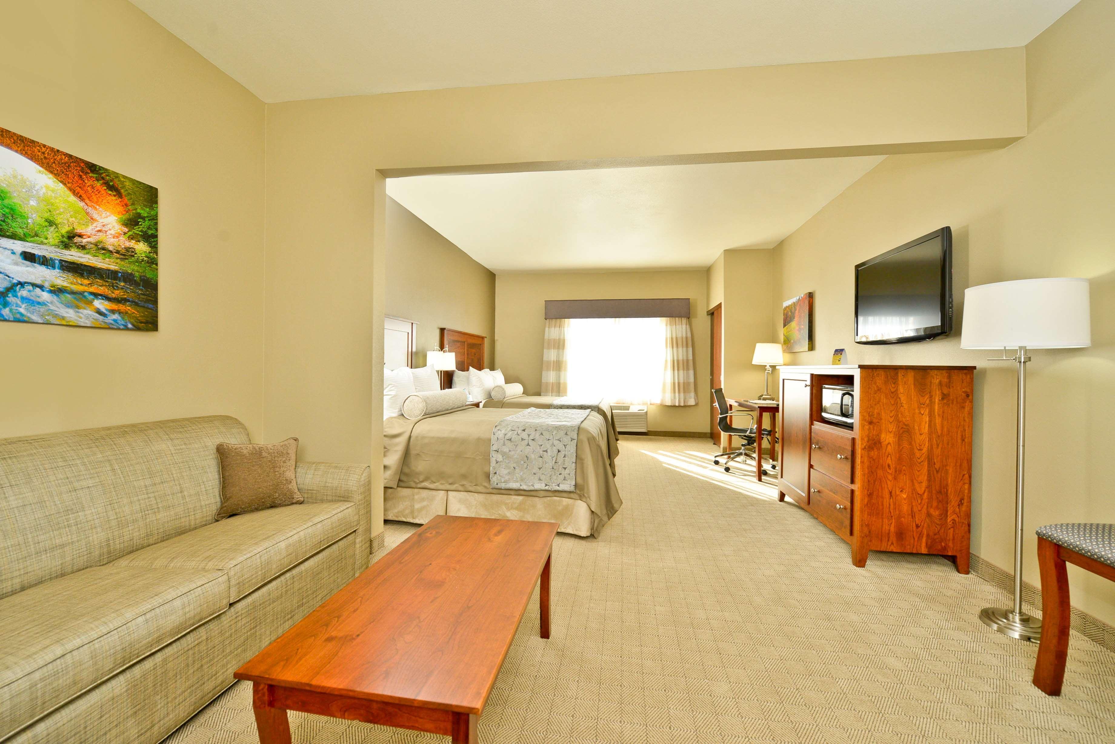 Best Western Plus Green Mill Village Hotel & Suites Arcola Экстерьер фото