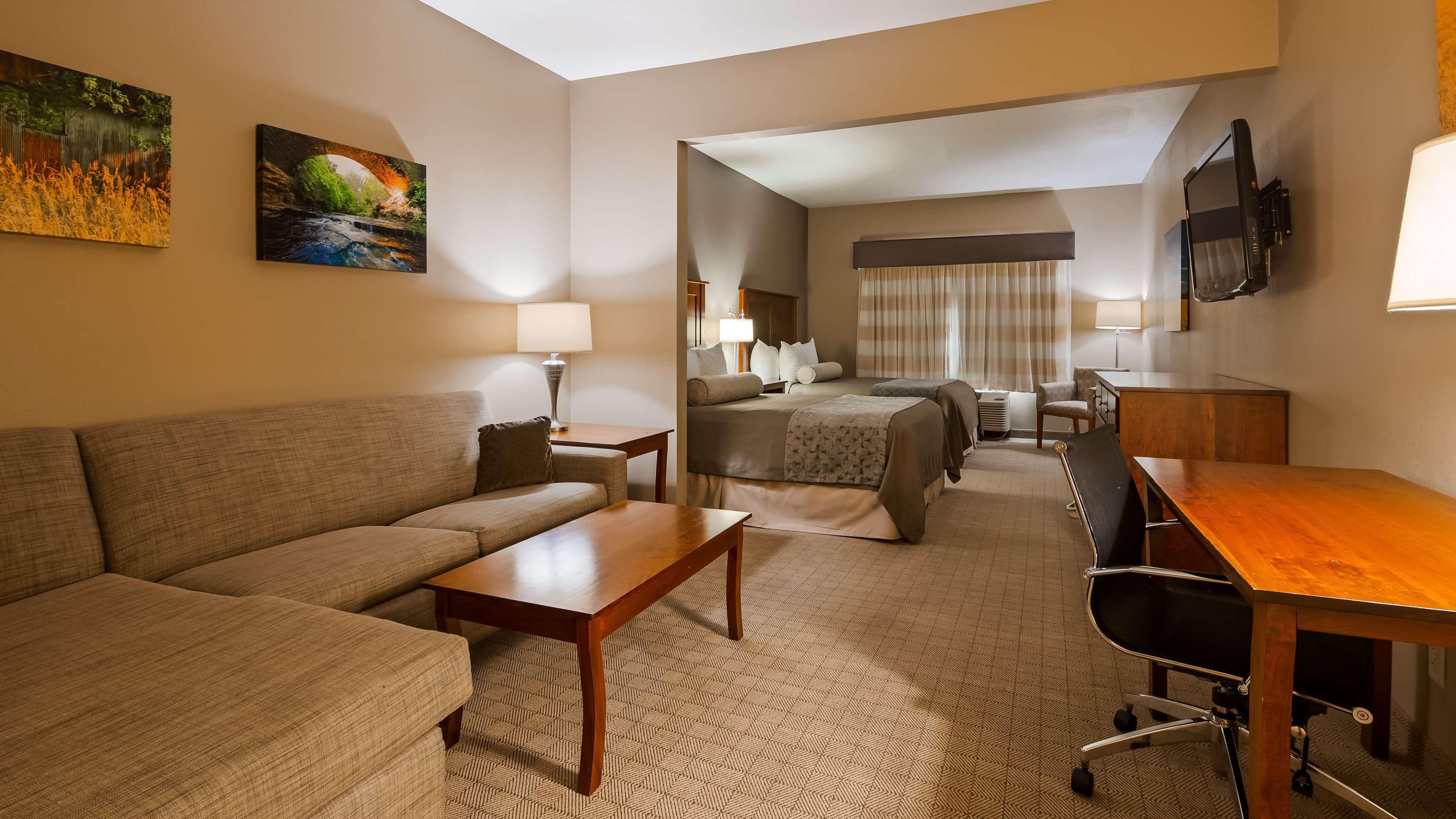 Best Western Plus Green Mill Village Hotel & Suites Arcola Экстерьер фото