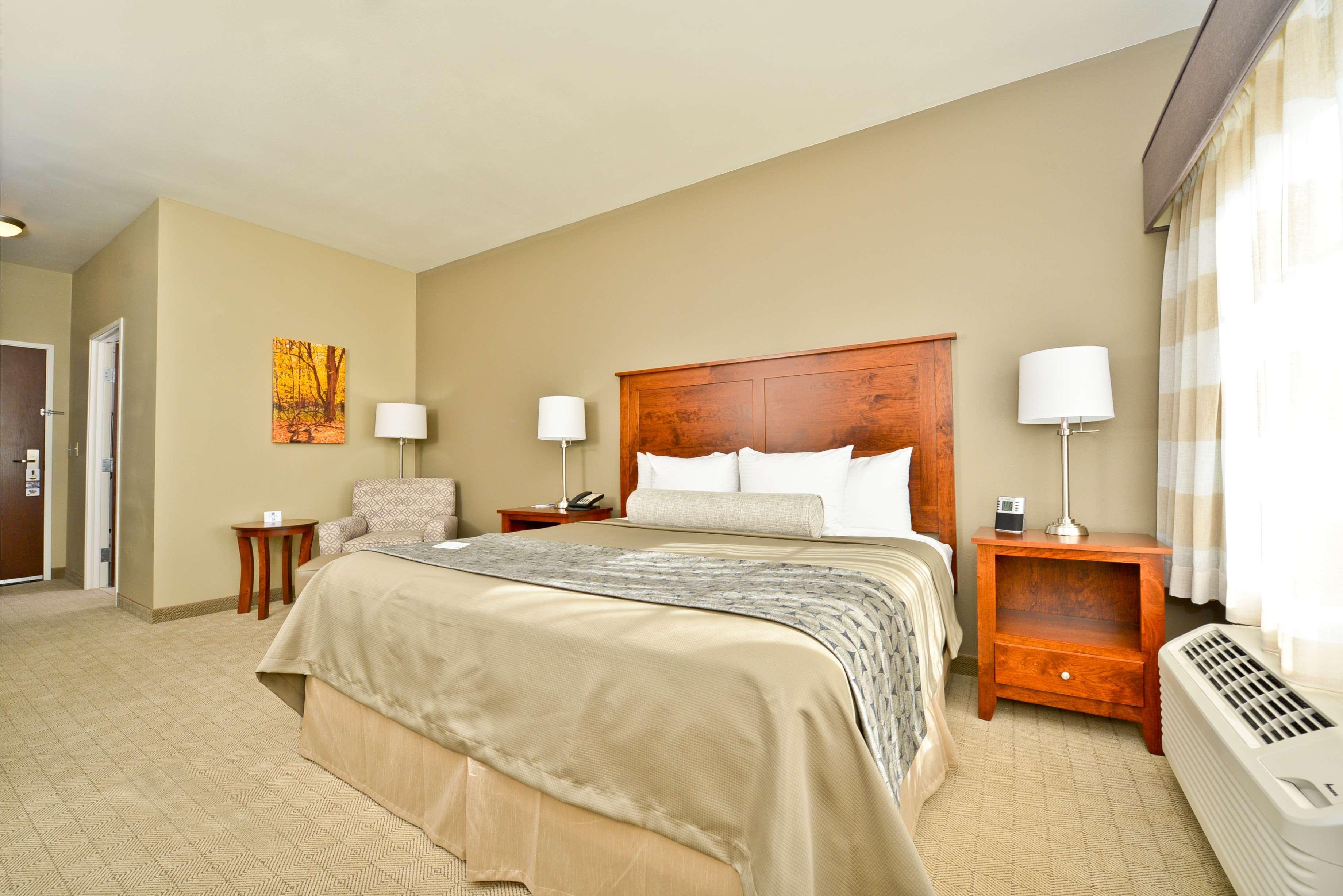 Best Western Plus Green Mill Village Hotel & Suites Arcola Экстерьер фото
