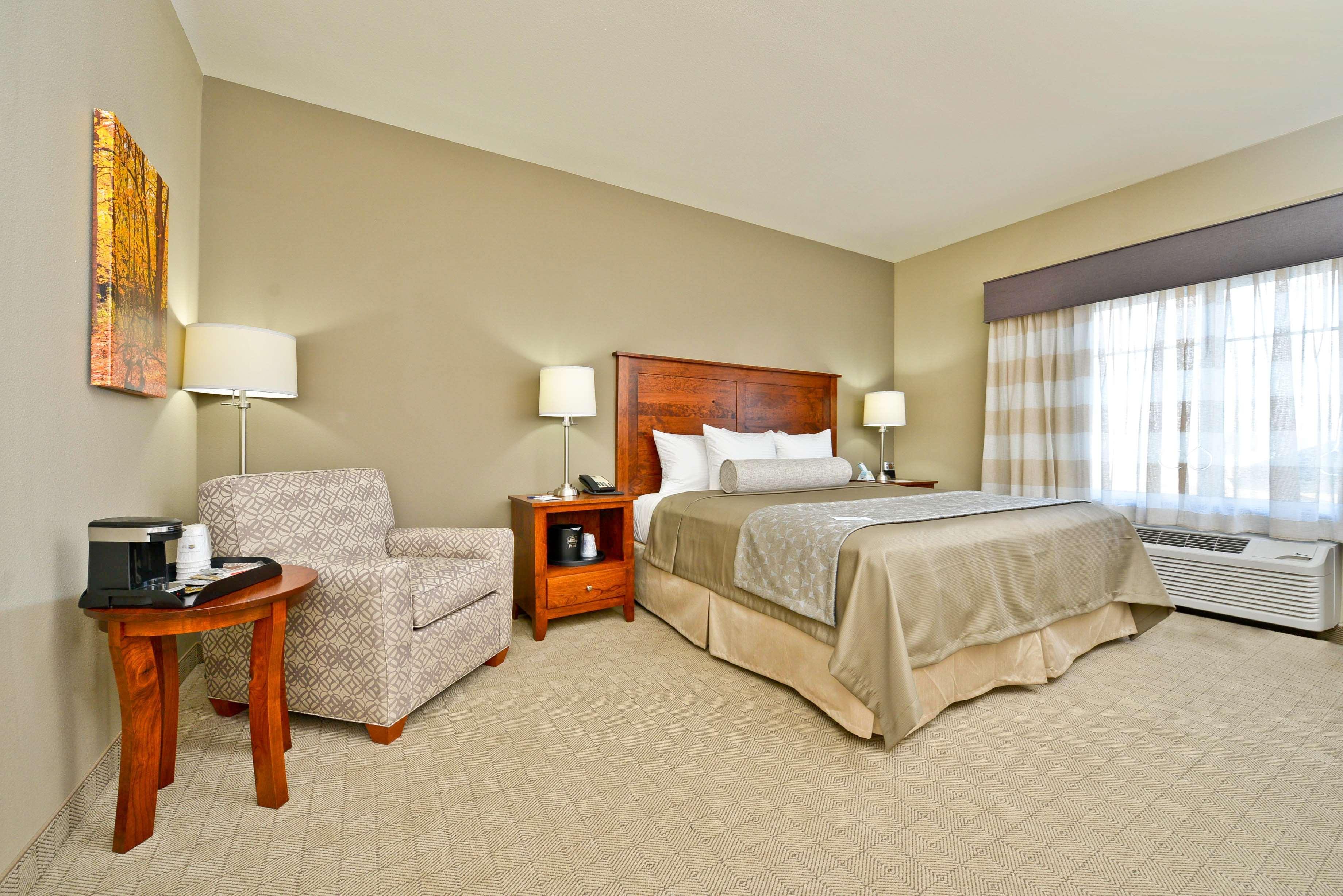 Best Western Plus Green Mill Village Hotel & Suites Arcola Экстерьер фото