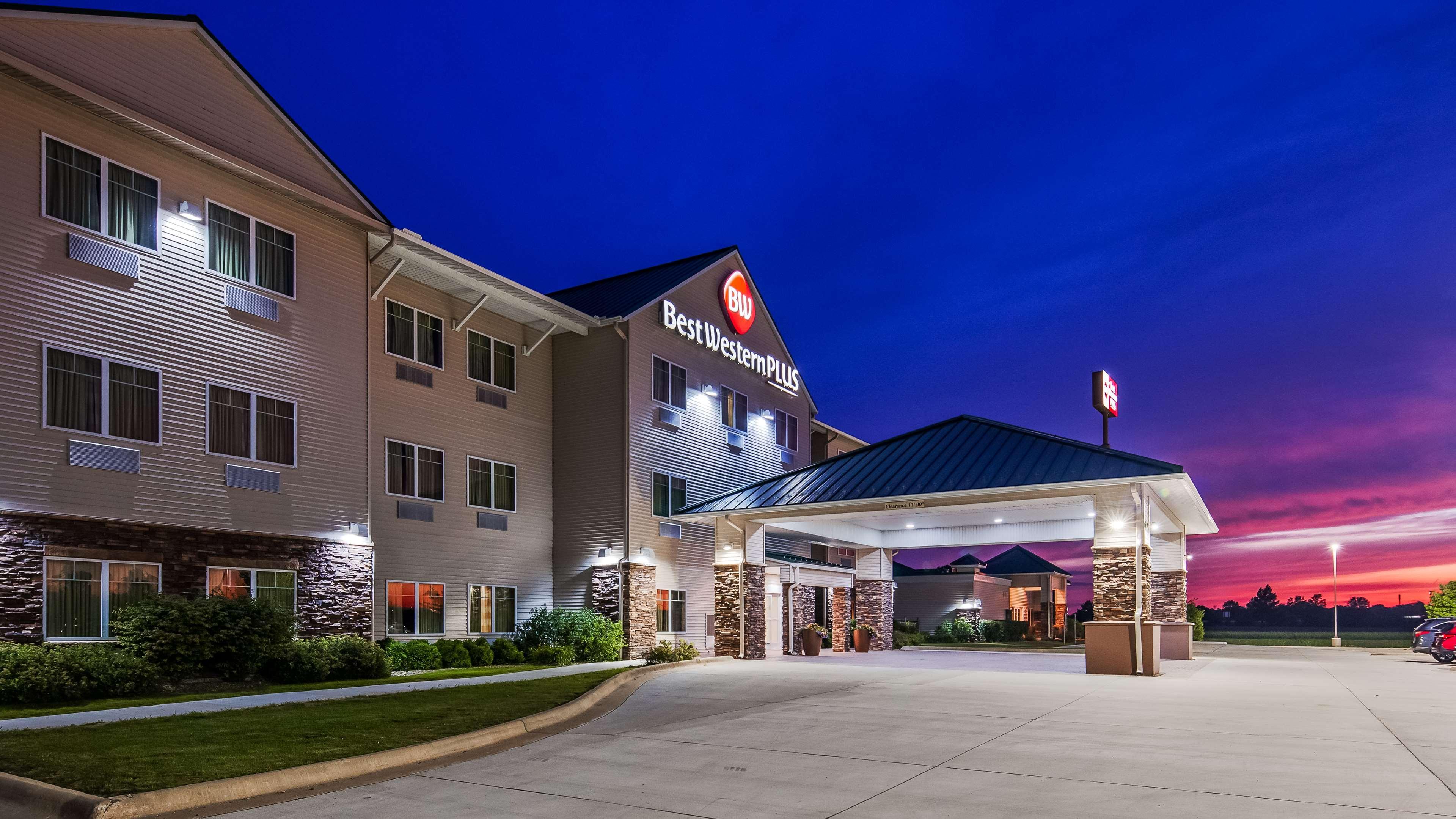Best Western Plus Green Mill Village Hotel & Suites Arcola Экстерьер фото